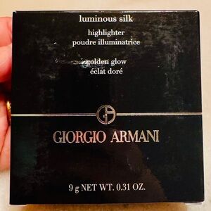 Giorgio Armani Luminous Silk Highlighter:
– “golden glow”– .31 oz